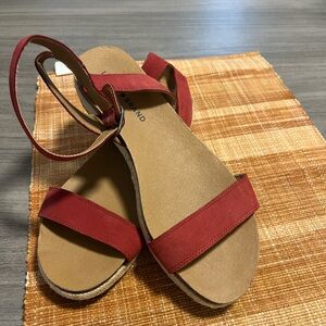 Lucky Brand Red Suede Adjustable Ankle Strap Flat Sandals 8.5M Good Condition